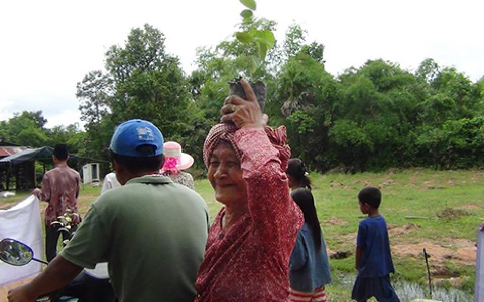 ACT-IDP2015-TreePlantingPeaceWalk7.jpg