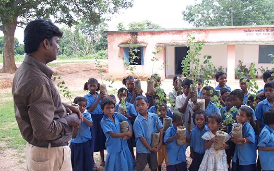 Ranchi-Tree Plantation with School children.jpg 