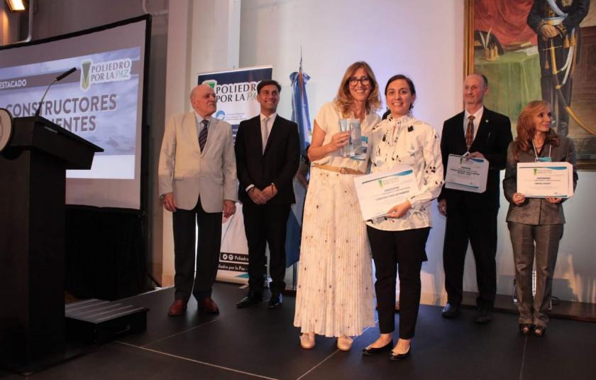 Bridges Builders CC Receives the Poliedro de la Paz Award