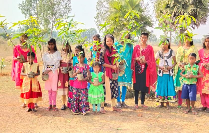 Youth-led URI Groups Plant Trees for the Environment