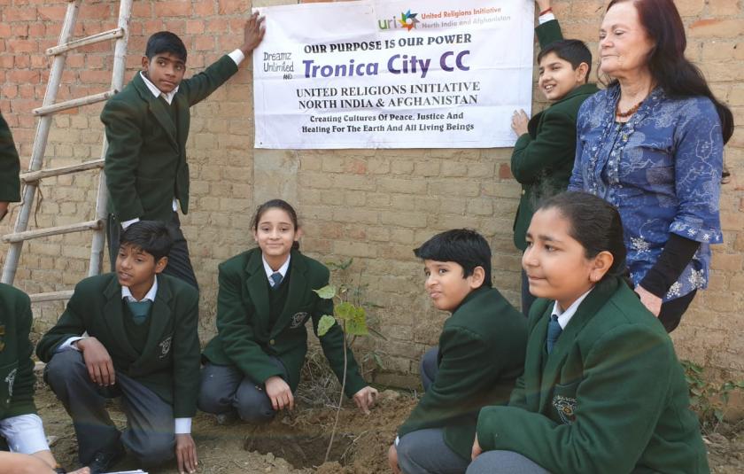 URI members visit environmental school in Delhi