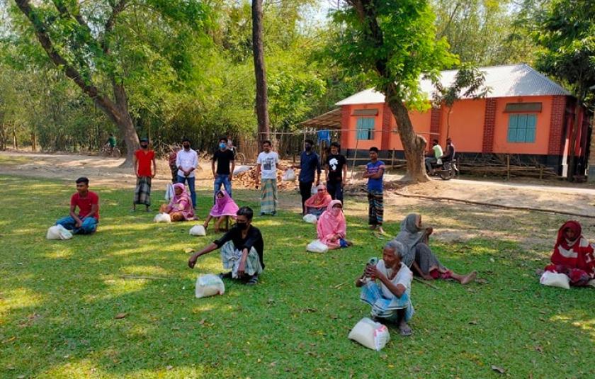 Alor Jatri Distributes Food to Bangladesh Needy Families