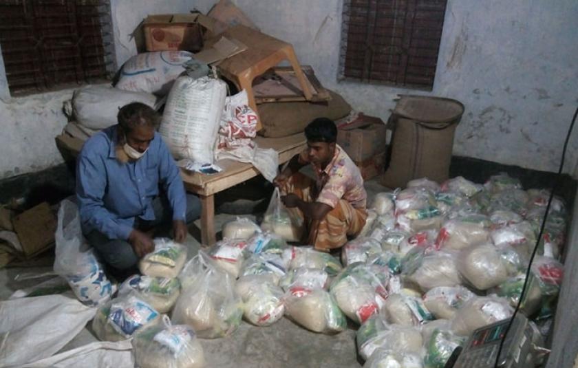 Alor Jatri Distributes Food to Bangladesh Needy Families