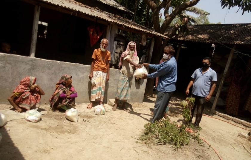 Alor Jatri Distributes Food to Bangladesh Needy Families
