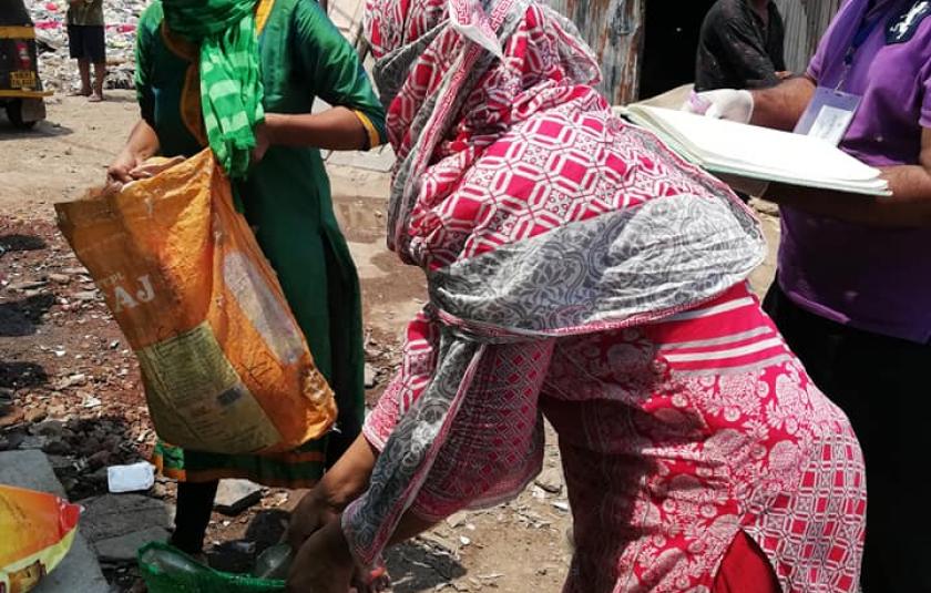 Delivering Rations Among Mumbai Colony Residents