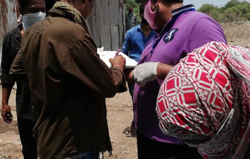 Delivering Rations Among Mumbai Colony Residents