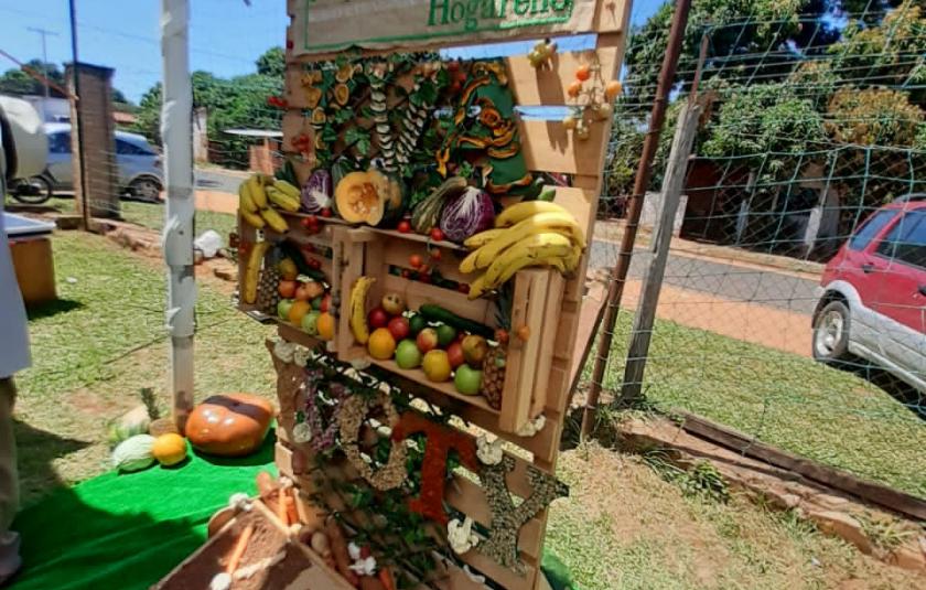 Photo: fruit being exhibited 