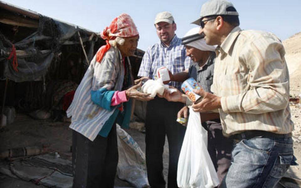 A_Palestinian_elderly_woman_recievs_food_and_clothes-_VFP_Relief_Project_for_Bedouins_in_Palestine-_6_September_2009.jpg