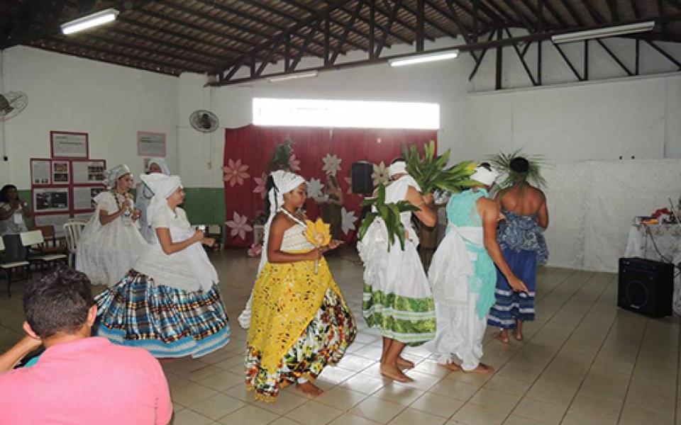 woman dancing