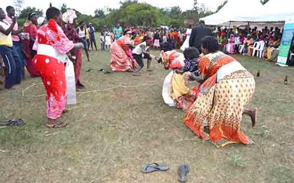 GreatLakesAfrica-WomensDay2017_Rope pulling.jpg 