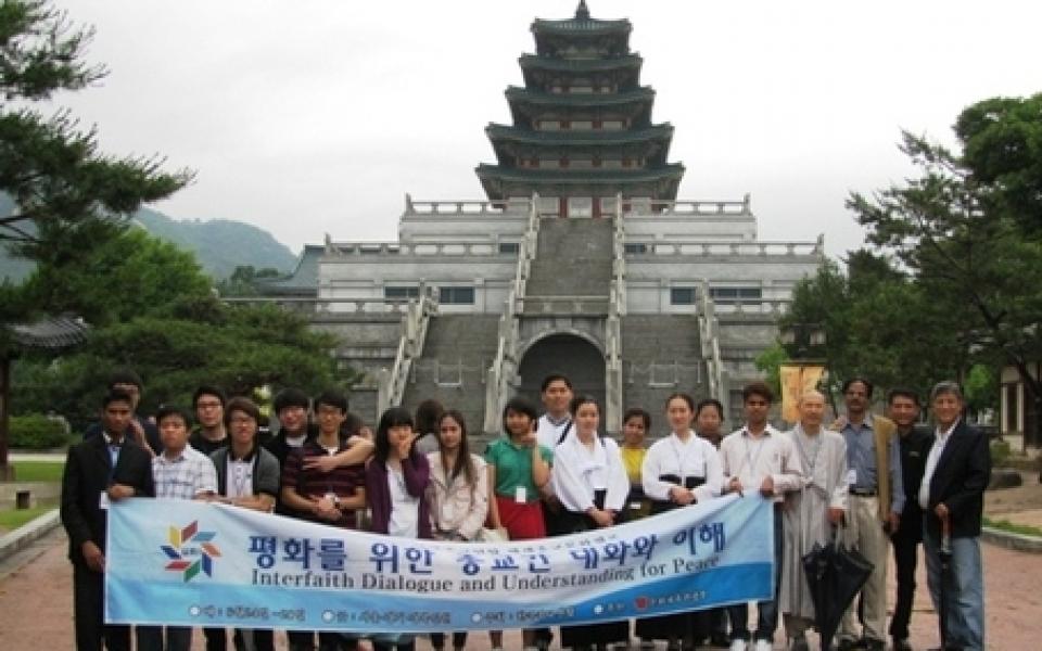 URI youth visit demilitarized zone in Korea