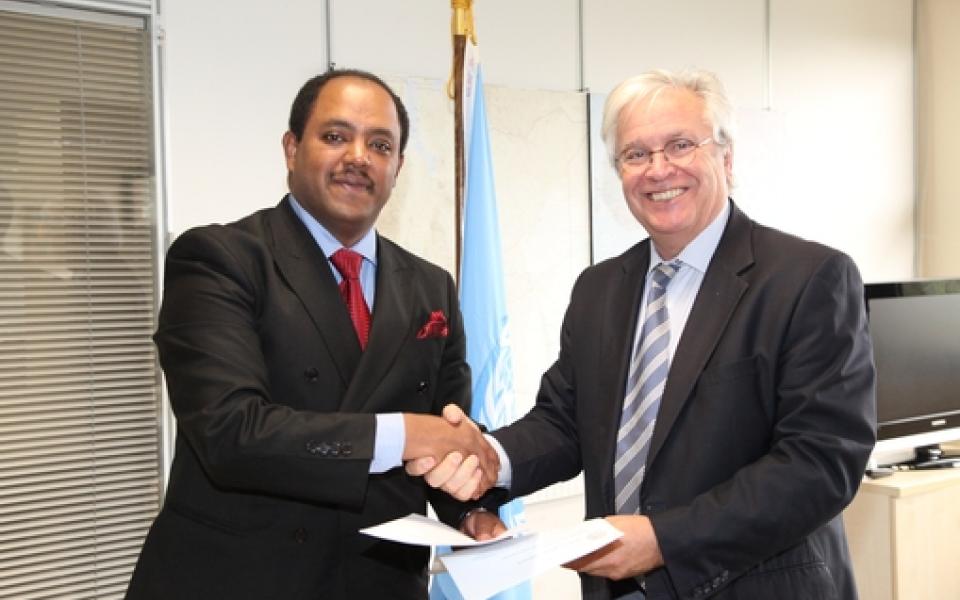 Mussie shaking hands with UN-Habitat