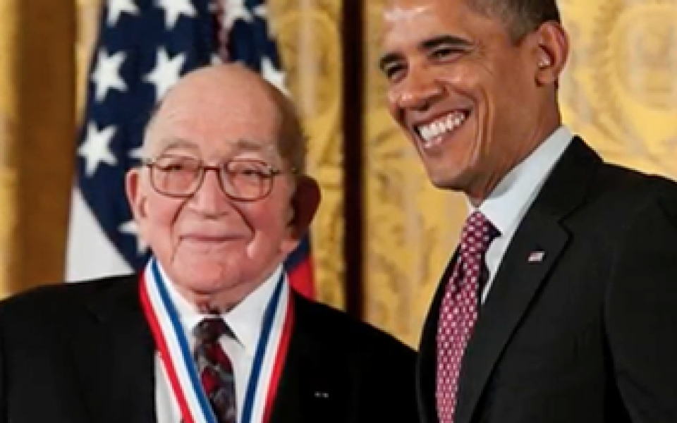 obama giving out a medal