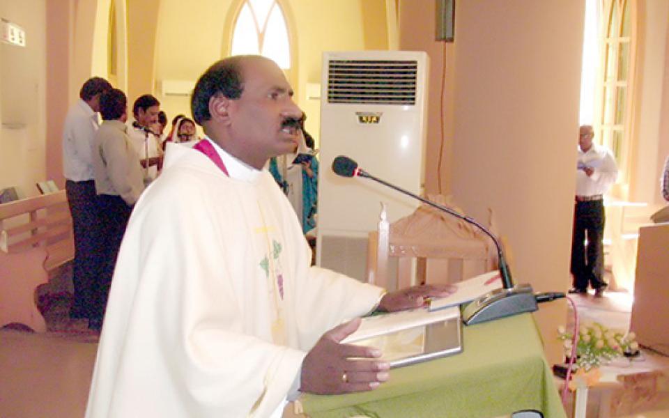 MAN SPEAKING