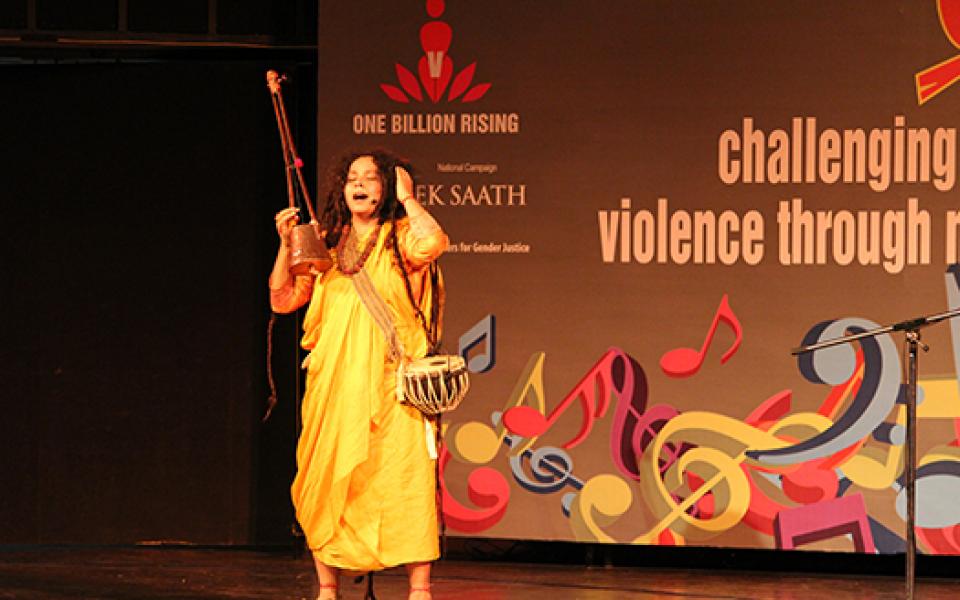 women singing in a stage 