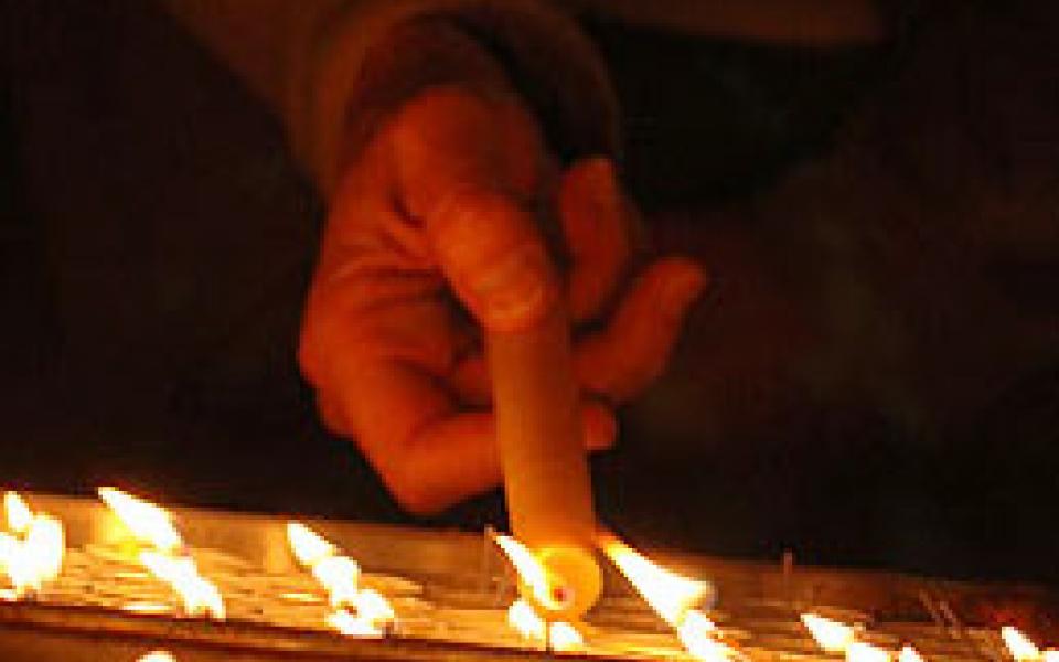 lightning a candle