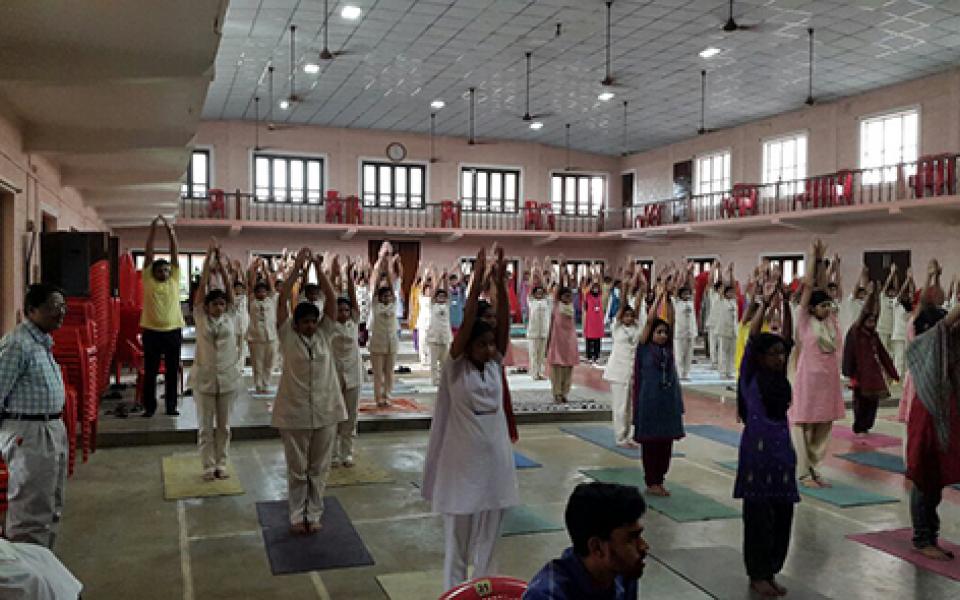 ZeroLimitsIntlYogaDay2015-1.jpg