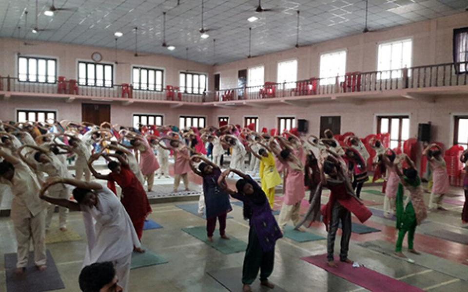 ZeroLimitsIntlYogaDay2015-2.jpg