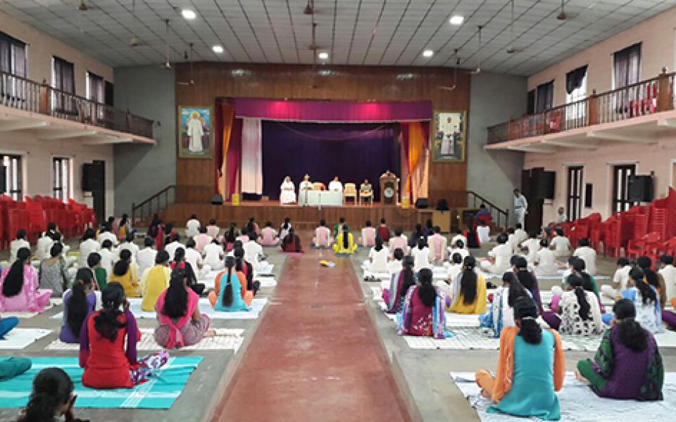 ZeroLimitsIntlYogaDay2015-4.jpg