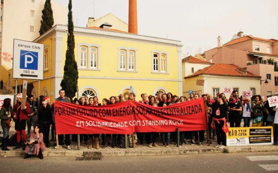 People protesting and holding a sign that says solidarity on it