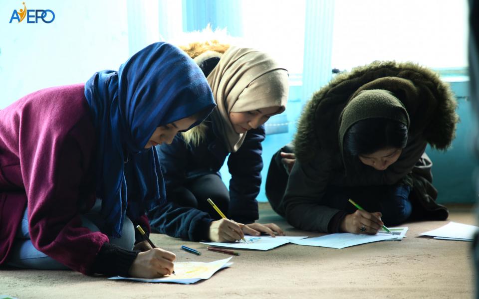 Photo: Women drawing