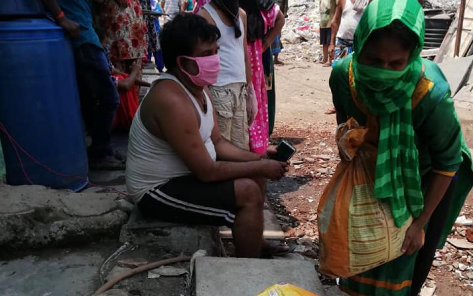 Delivering Rations Among Mumbai Colony Residents