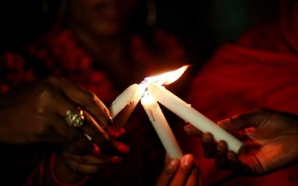 Photo: women light candles