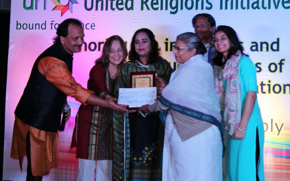 Photo: Woman receiving award