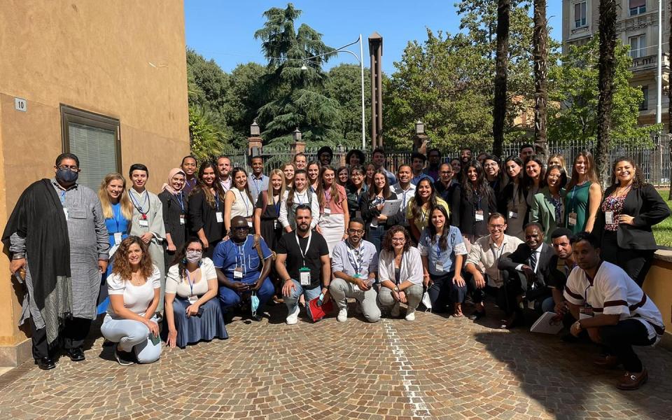 Photo: Group photo of all the participants of the G20 Youth Forum