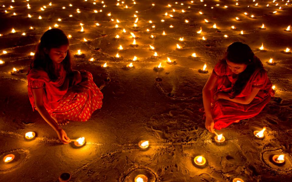 Girls lighting lanterns for Diwali - Wikimedia