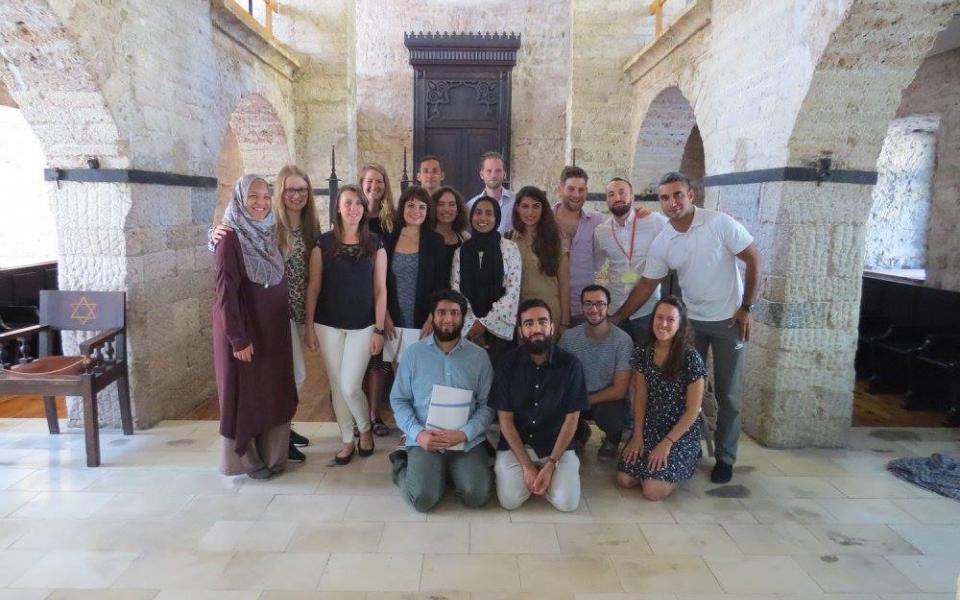 Photo: group photograph of young people standing together in a jewish museum