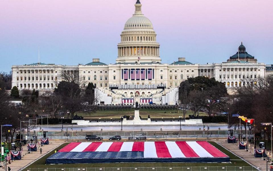 Photo_of_the_US_Capitol_on_morning_of_the_Inauguration_of_Joe_Biden.jpg