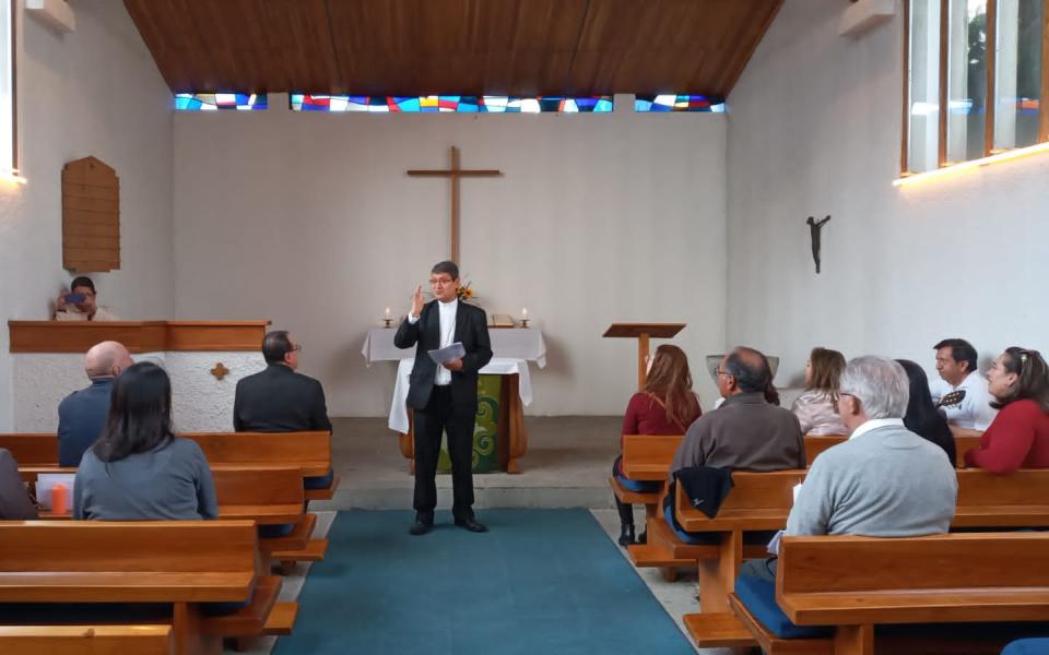 Photo: Preacher making an speech to the members at the church.