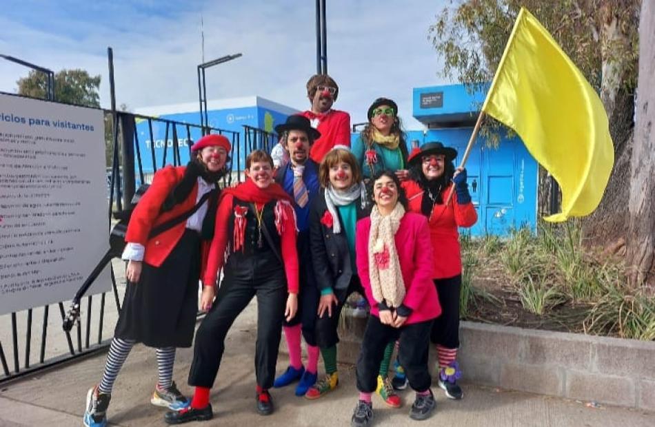 Photo: Members/ Clowns of happiness of the CC posing for the photo. 